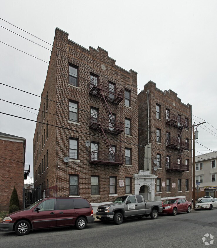 Foto principal - 26 Elmwood Avenue