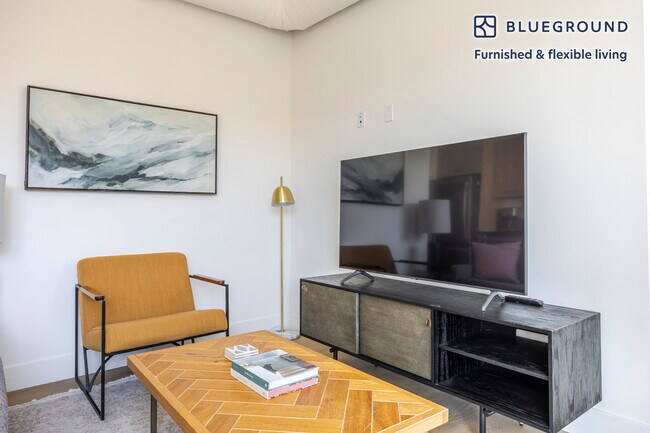 Foto del edificio - 611 N Virgil Ave