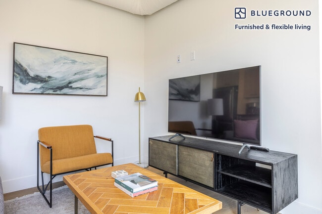 Building Photo - 611 N Virgil Ave