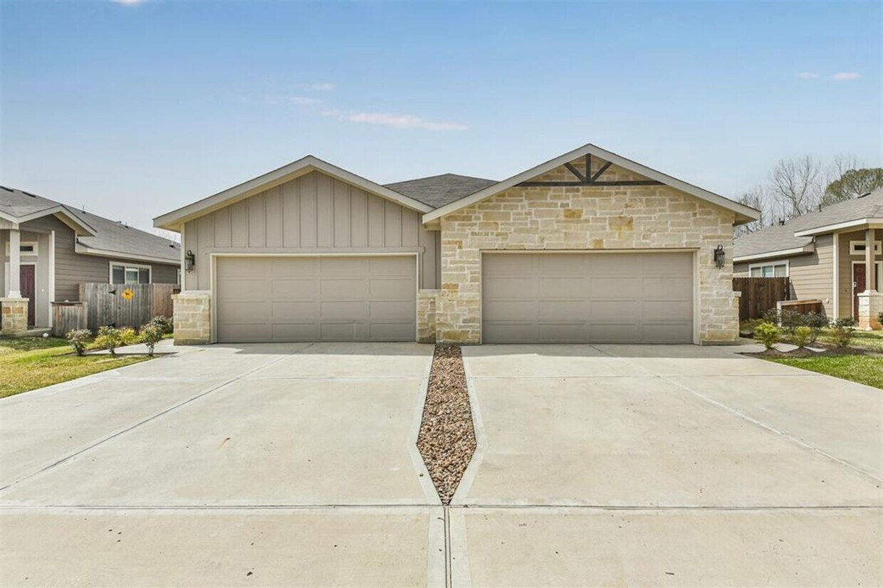Foto principal - Beautiful Magnolia Home!