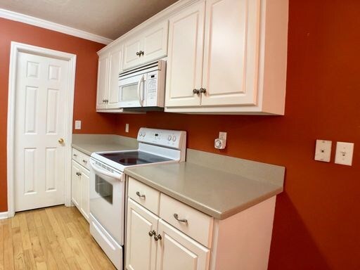 Building Photo - 1115 Carriage Dr