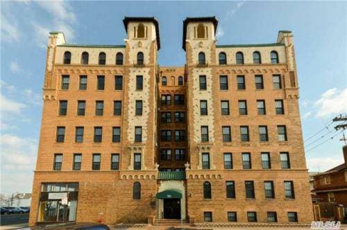Primary Photo - 310 Riverside Blvd