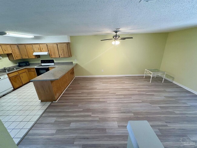 Building Photo - 193 E Burgess Rd