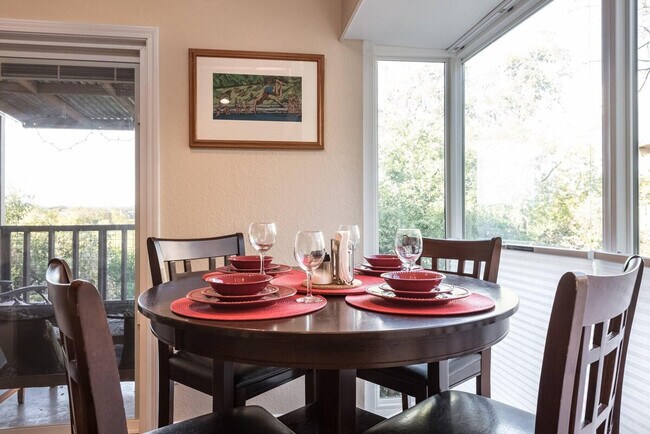 Foto del edificio - 1200 Hollow Creek Dr