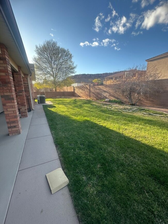 Building Photo - Charming Ranch Farmhouse in St. George – Spacious & Serene!