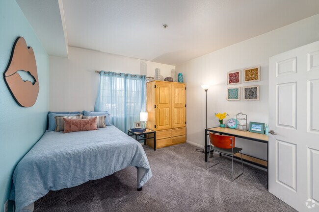 4 habitaciones, 4 baños - 1415 pies cuadrados - Tercer dormitorio - GrandMarc at University Village