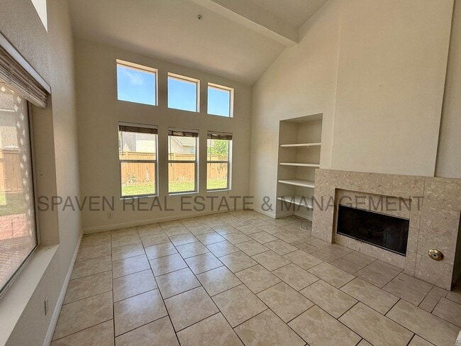Building Photo - Two Story Orangecrest Home
