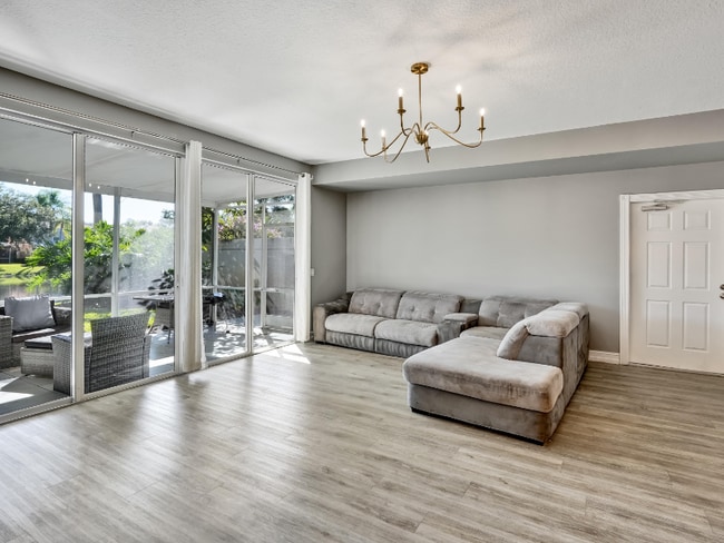 Foto del edificio - 5609 Cove Cir