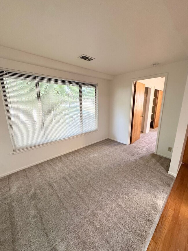 Foto del edificio - 4 Bedroom, 2 Bath River Park Home – Cul-de-Sac Location | Sacramento, CA