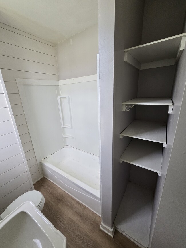 Bathroom Storage - 1710 N Wells St