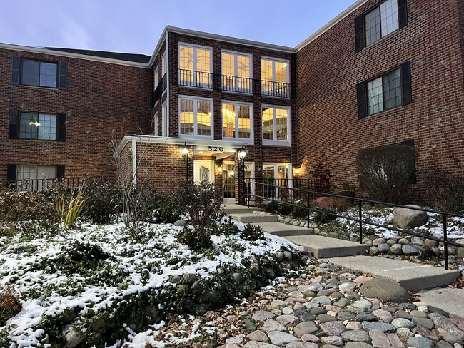Building Photo - 520 Biesterfield Rd