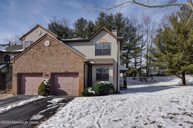 Building Photo - 328 Oak Knoll Dr