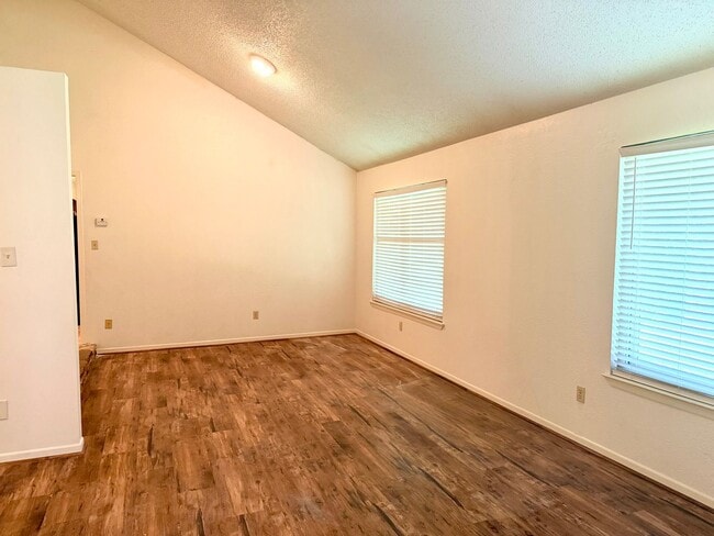 Building Photo - 108 Stone Canyon Ct