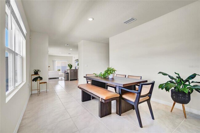 Building Photo - 1701 Southfork Dr
