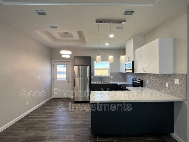 Building Photo - 1709 Angelina