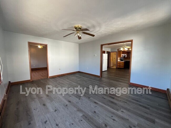 Foto del edificio - 64 Forest Ave