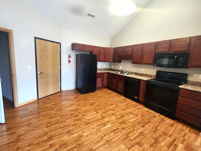 Foto del edificio - 2250 W Lake Rd