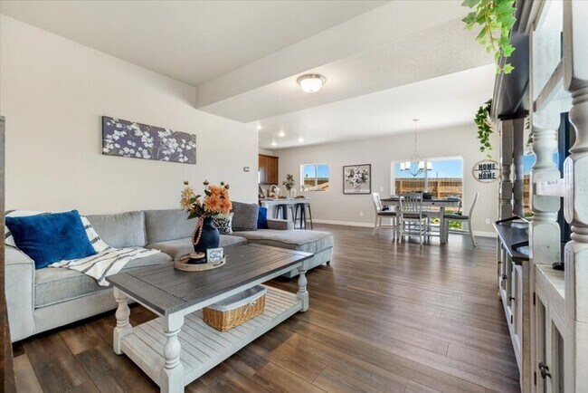 Building Photo - 6241 Godwit Ln