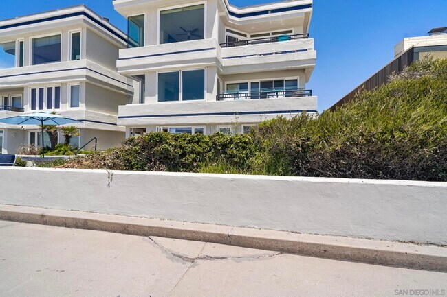 Building Photo - 2689 Ocean Front Walk