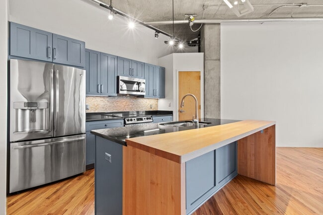 Building Photo - 3180 Mathieson Dr NE