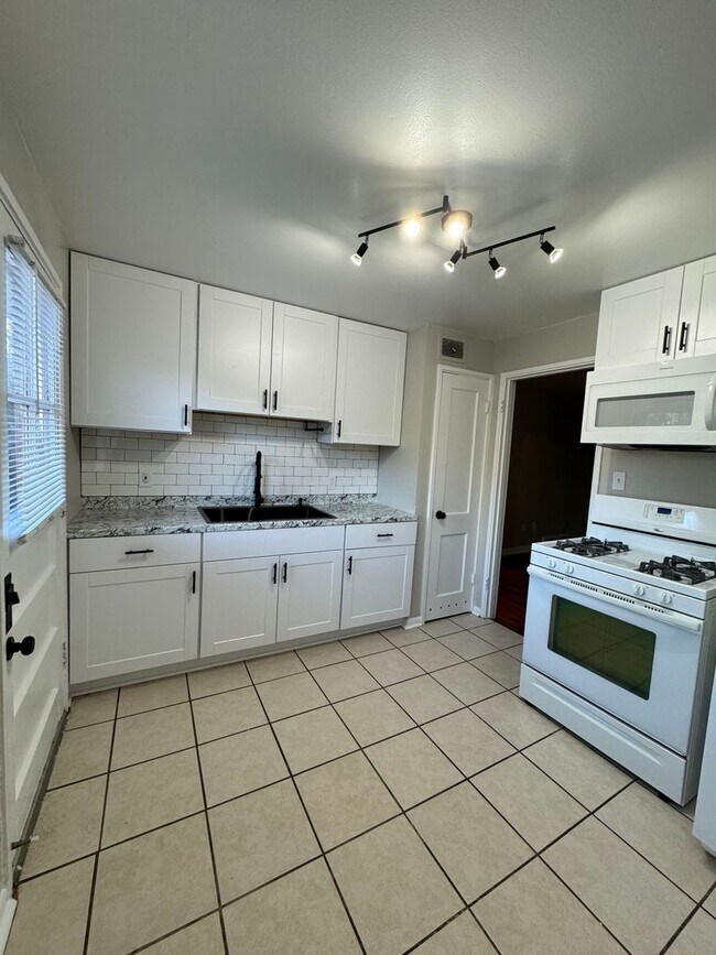 Building Photo - 464-464 Glen View Ct