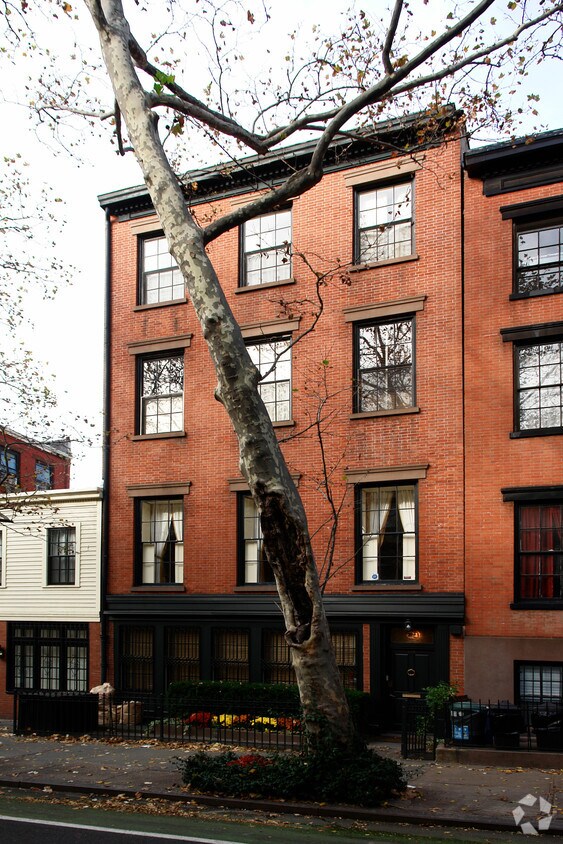 Primary Photo - 298 Henry St