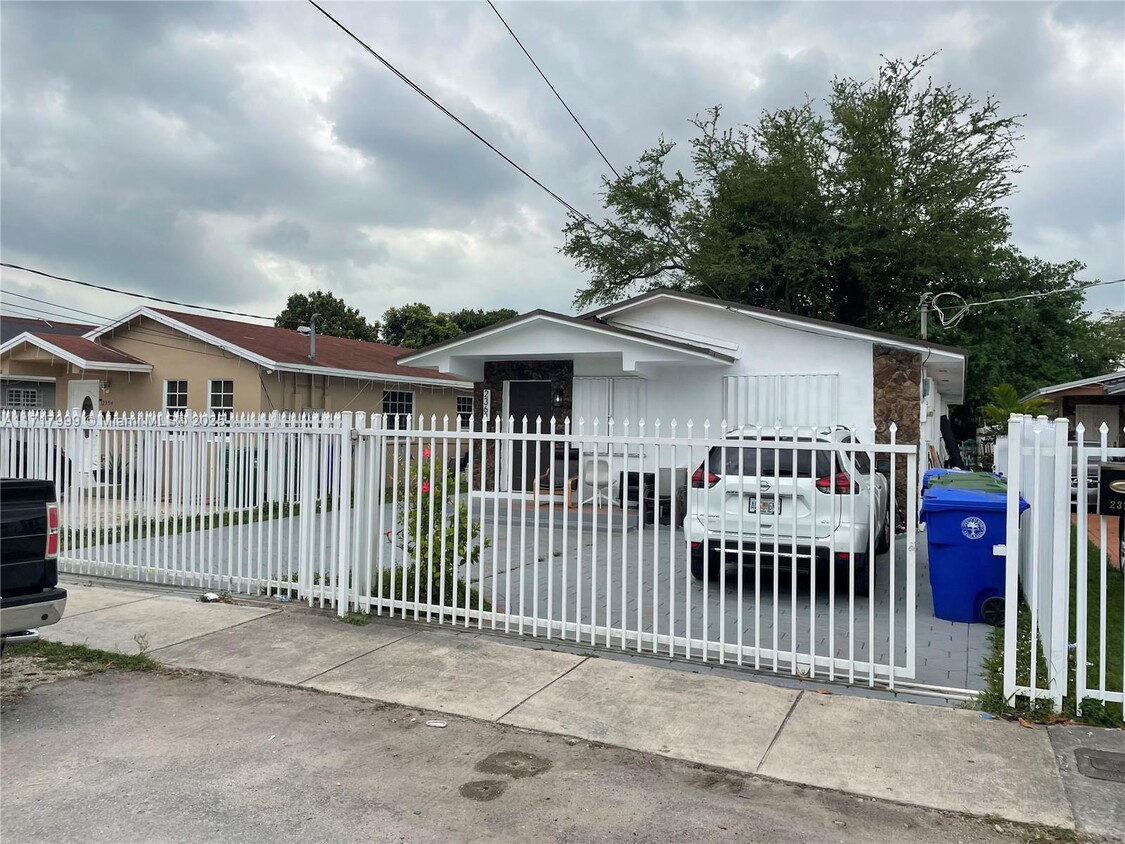 Foto principal - 2364 NW 33rd St