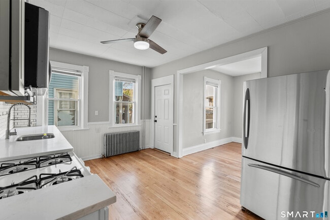 Building Photo - 394 Gregory St