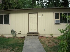 Building Photo - 609 Kechley Ct