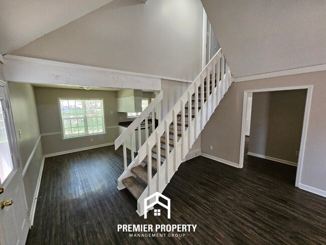 Building Photo - Spacious 3BR/2BA in 38115 | Soaring Ceilings & Floor-to-Ceiling Fireplace