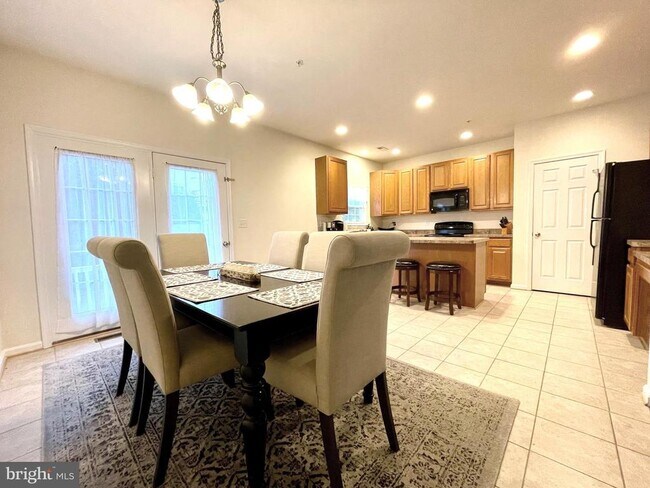 Building Photo - 3788 Bedford Dr