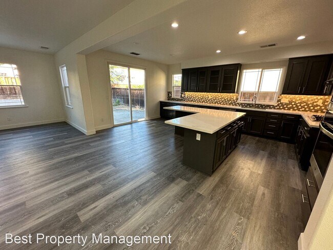 Building Photo - 4 br, 3 bath House - 735 Ellerbrook St