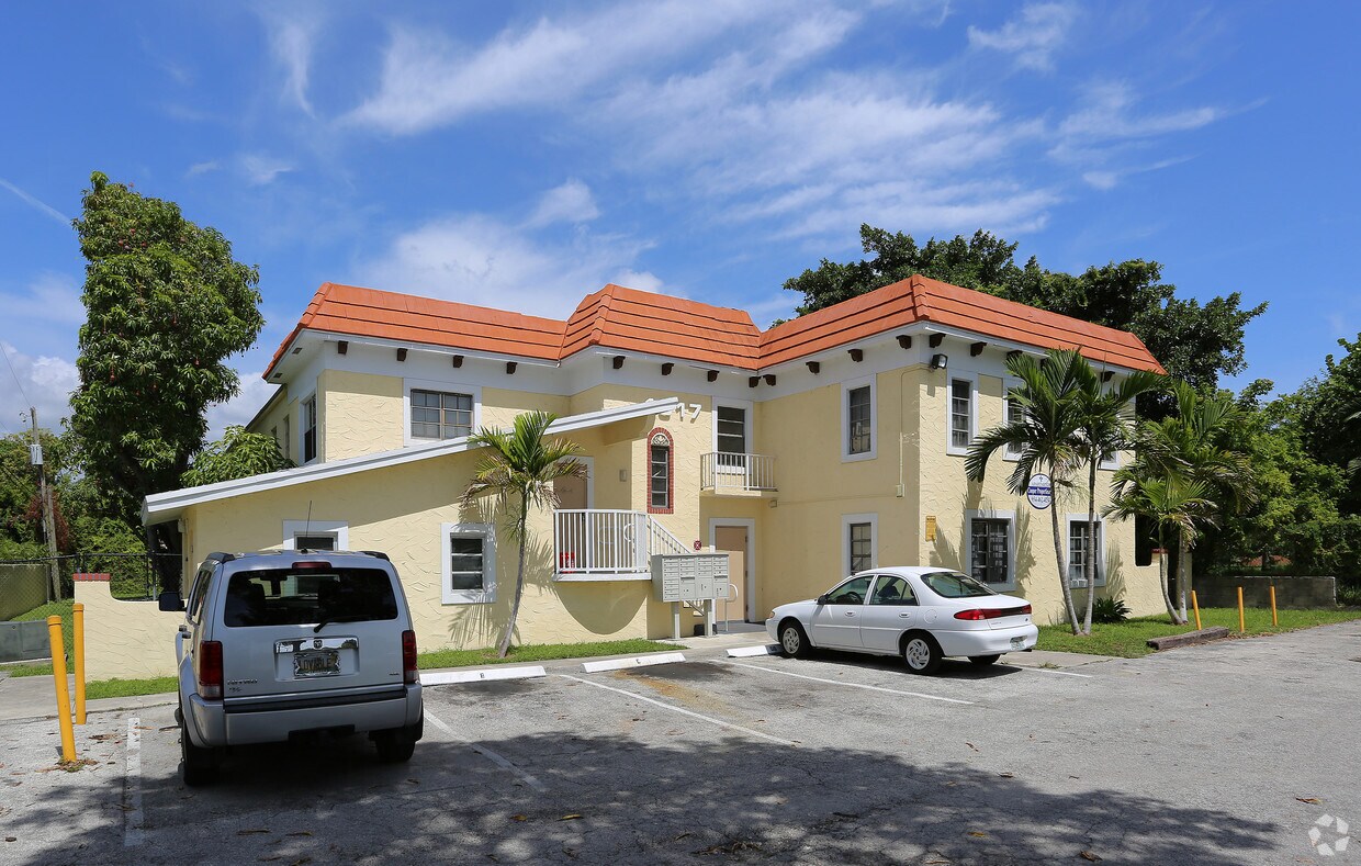 Primary Photo - 1317 N Dixie Hwy