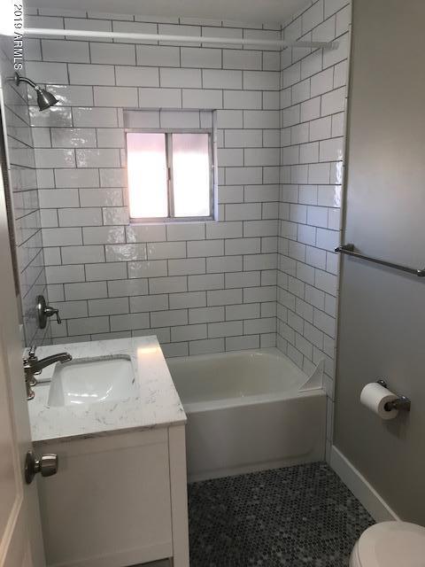 Building Photo - 1914 W Holly St