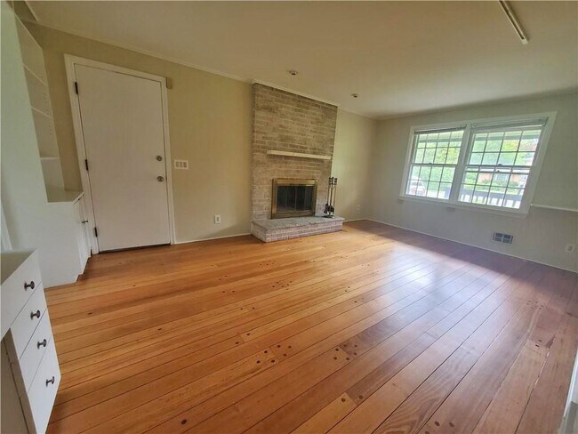 Foto del edificio - 44 Roby Dr