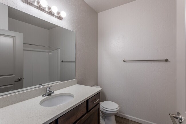 1HAB, 1BA - 731 ft² - Riverview Lofts