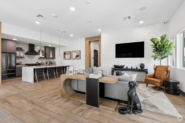 Interior Photo - Canyon Bluffs