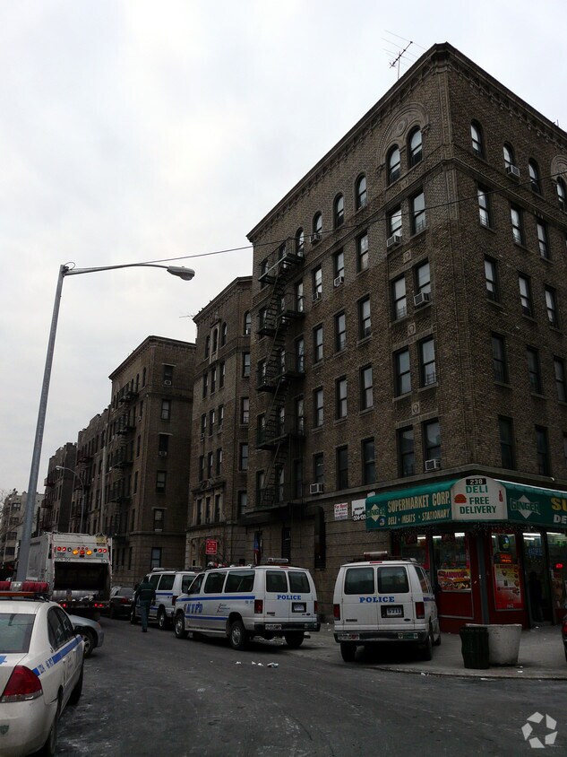 2115-2119 Ryer ¡alejado - 2115-2119 Ryer Ave