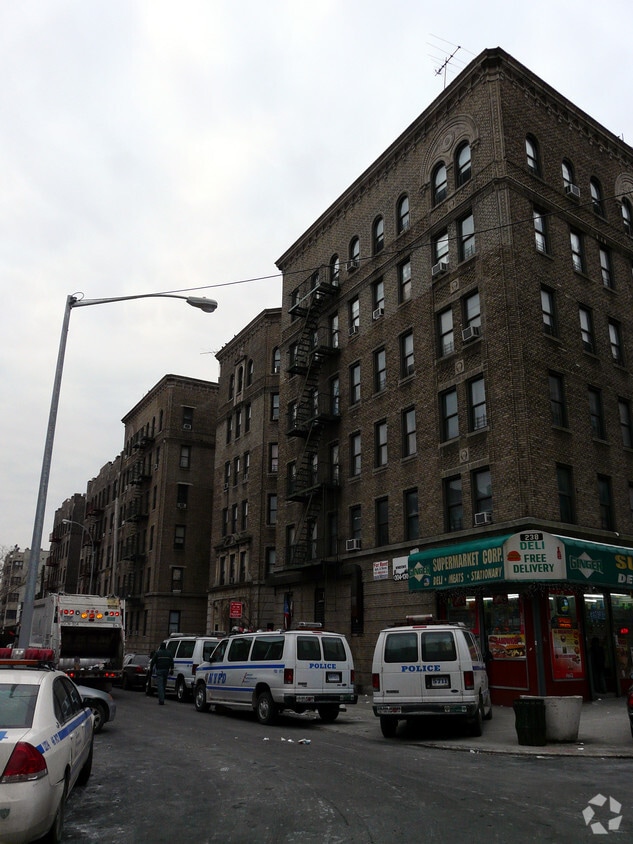 Building Photo - 2115-2119 Ryer Ave