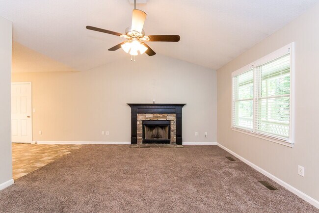 Foto del edificio - 18 Black Water Dr