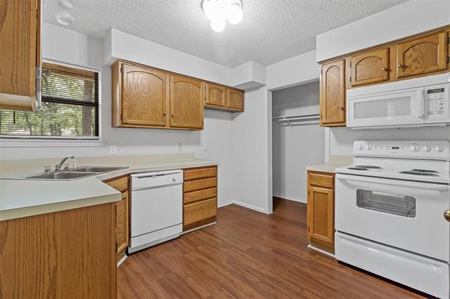 Foto del edificio - 616 Lake Crest Pkwy