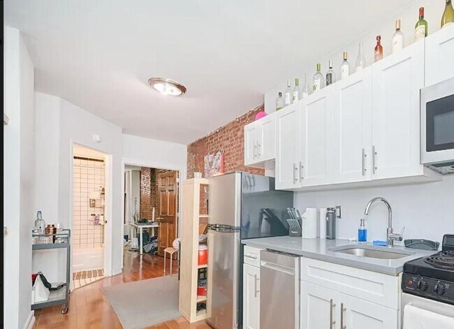 Building Photo - 2 bedroom in New York NY 10036