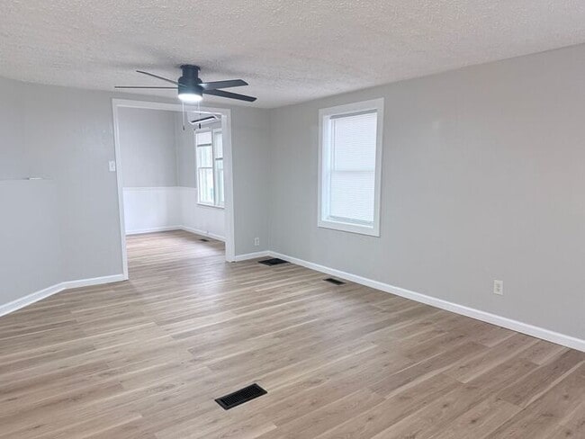 Building Photo - $100 DEPOSIT SPECIAL!! START YOUR LEASE BY JAN 1ST!!