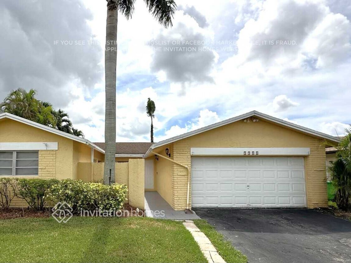 Foto principal - 3300 NW 96th Ave