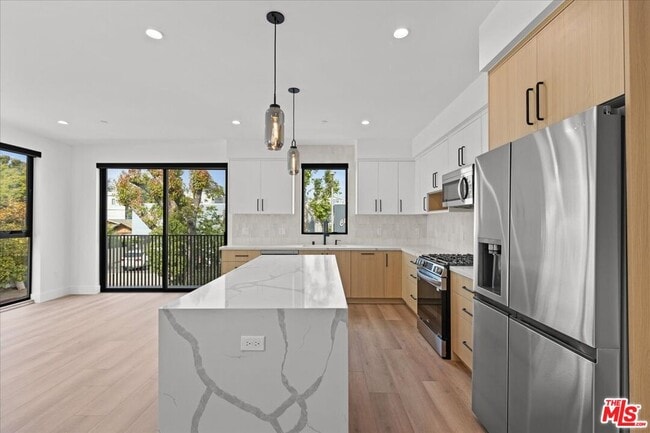 Foto del edificio - 4825 Satsuma Ave