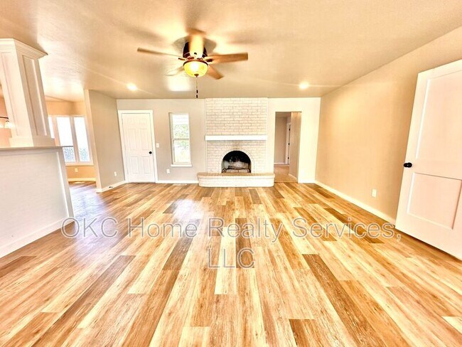 Foto del edificio - 3408 Oak Grove Dr