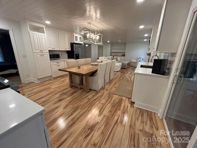 Foto del edificio - 10316 Whitethorn Dr