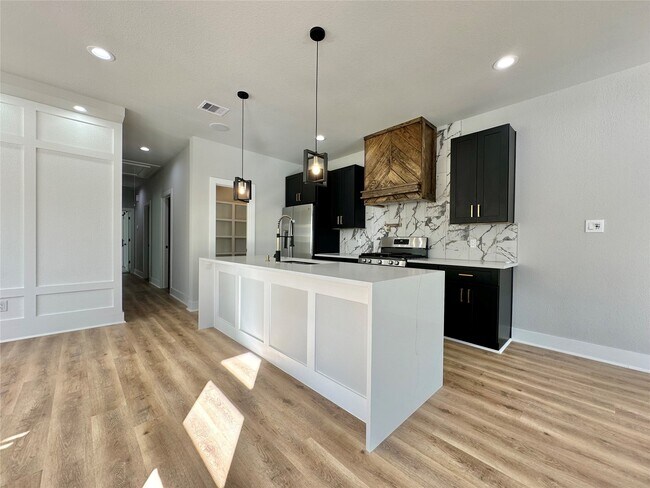 Foto del edificio - 2444 Carmel St