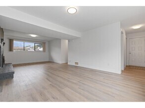 Building Photo - 561 5th Ave