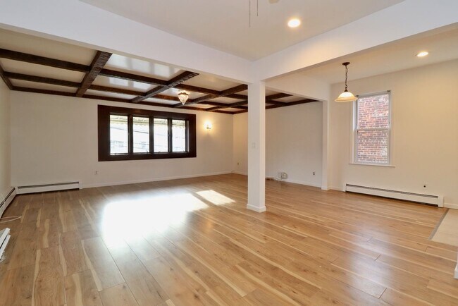 Building Photo - 284 Manhattan Ave